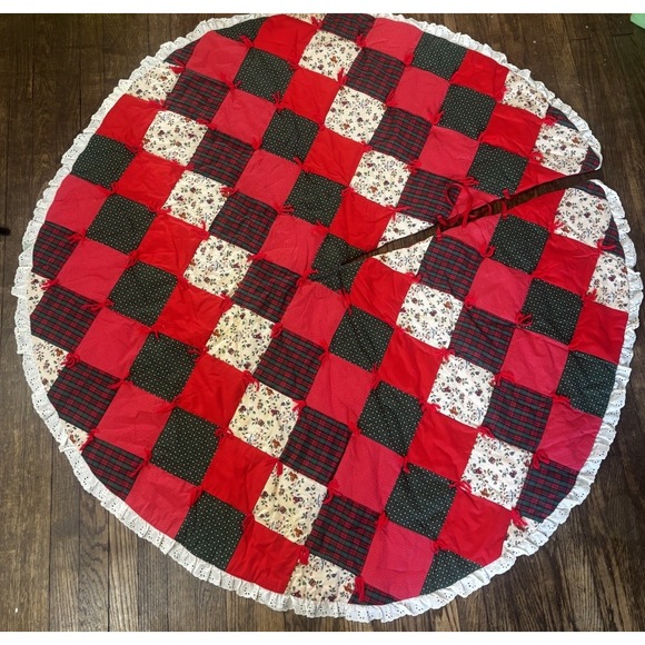 Country Cottage Dresses & Skirts - 58" Vintage Multicolor Hand Quilted Patchwork Christmas Tree Skirt w/Lace